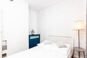 1 habitación, tabla de planchar con plancha, wifi gratis y ropa de cama 