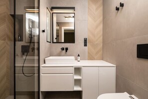 Secador de pelo, toallas