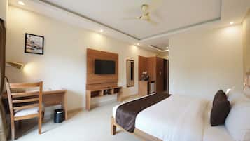 Deluxe Double Room | 1 bedroom, soundproofing, iron/ironing board, free WiFi