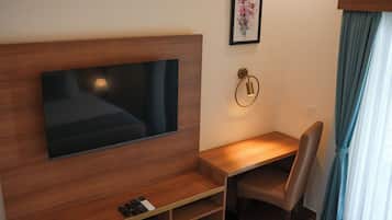 Platt-tv och ett bordtennisbord