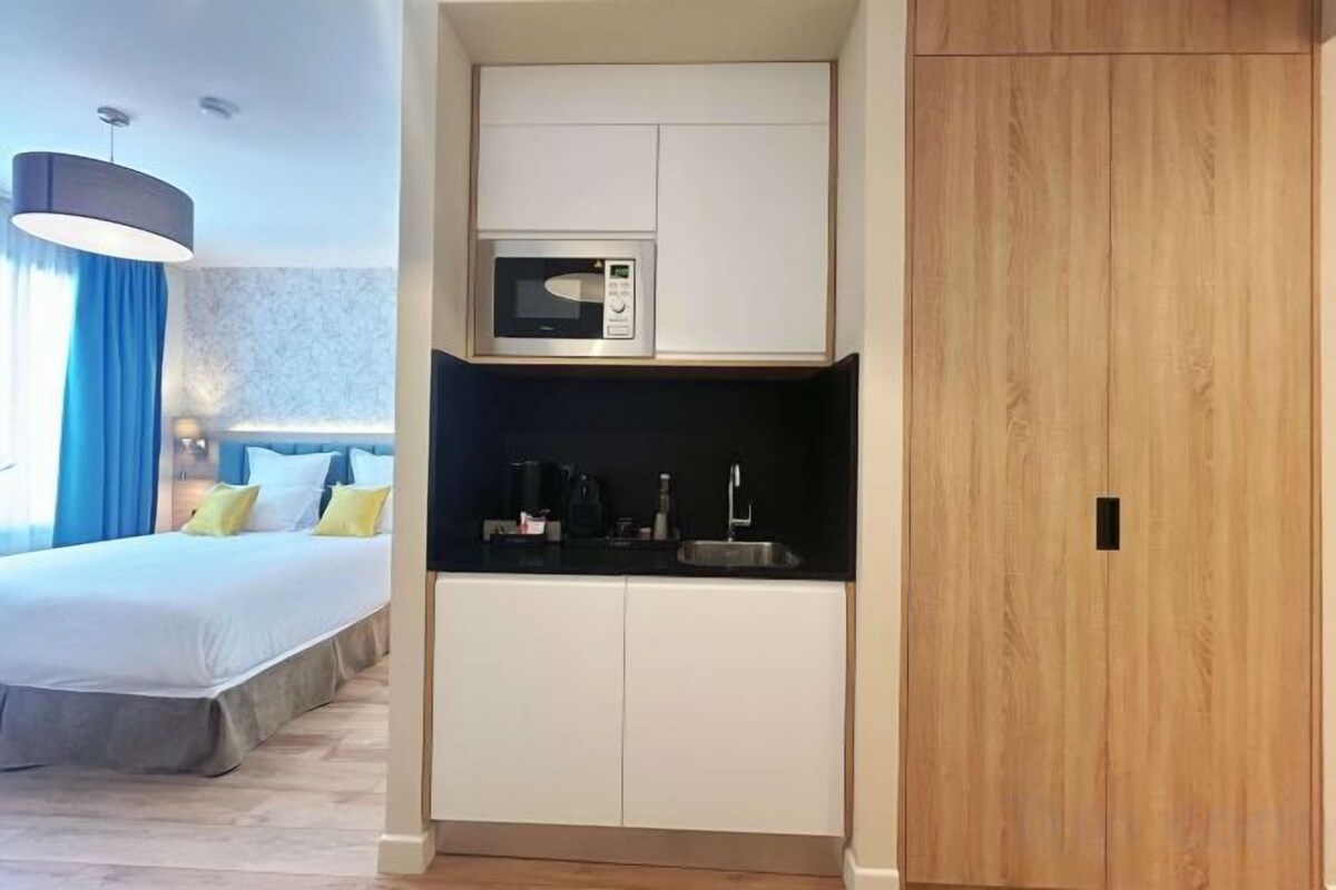 In-room safe, desk, laptop workspace, blackout curtains