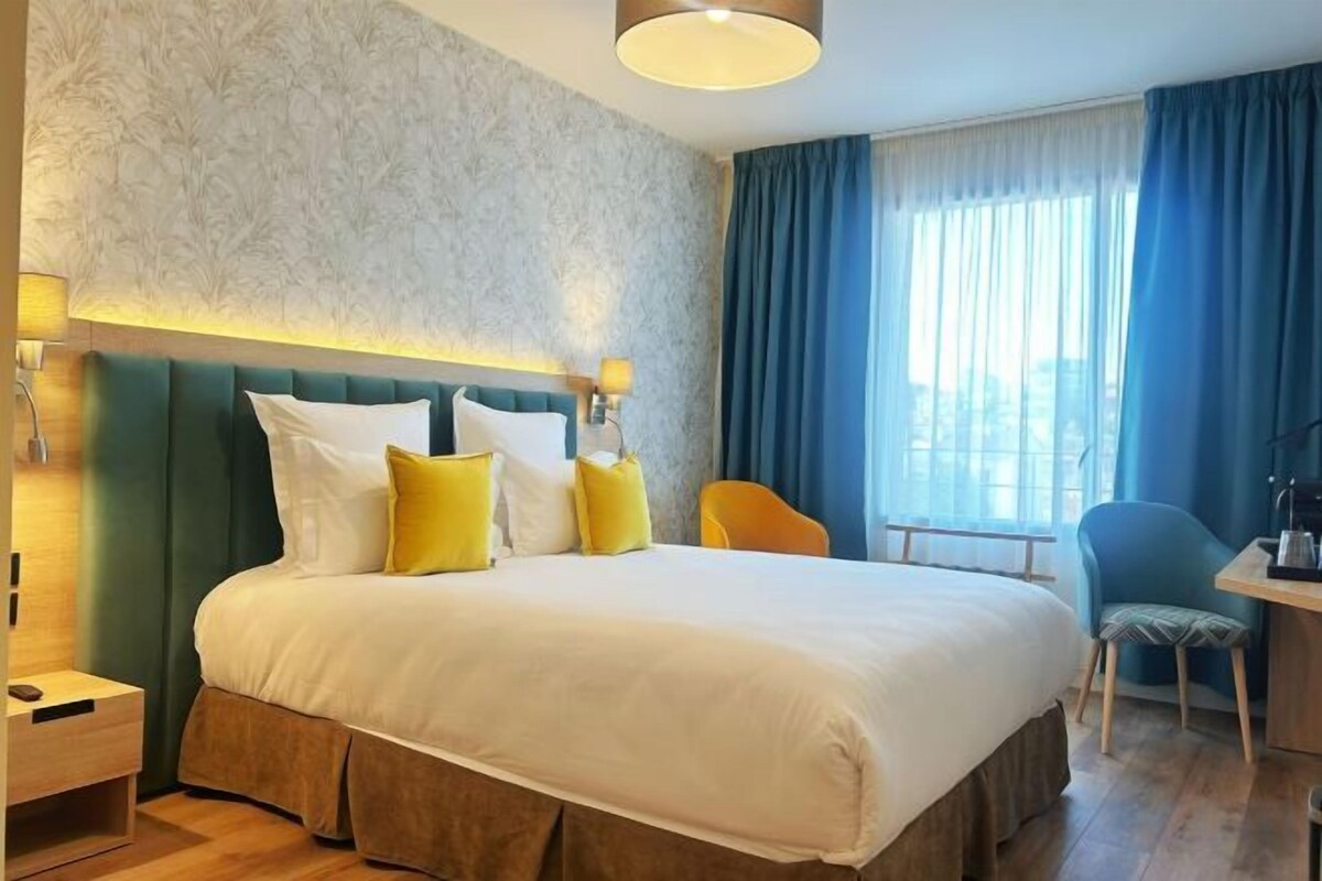 In-room safe, desk, laptop workspace, blackout curtains