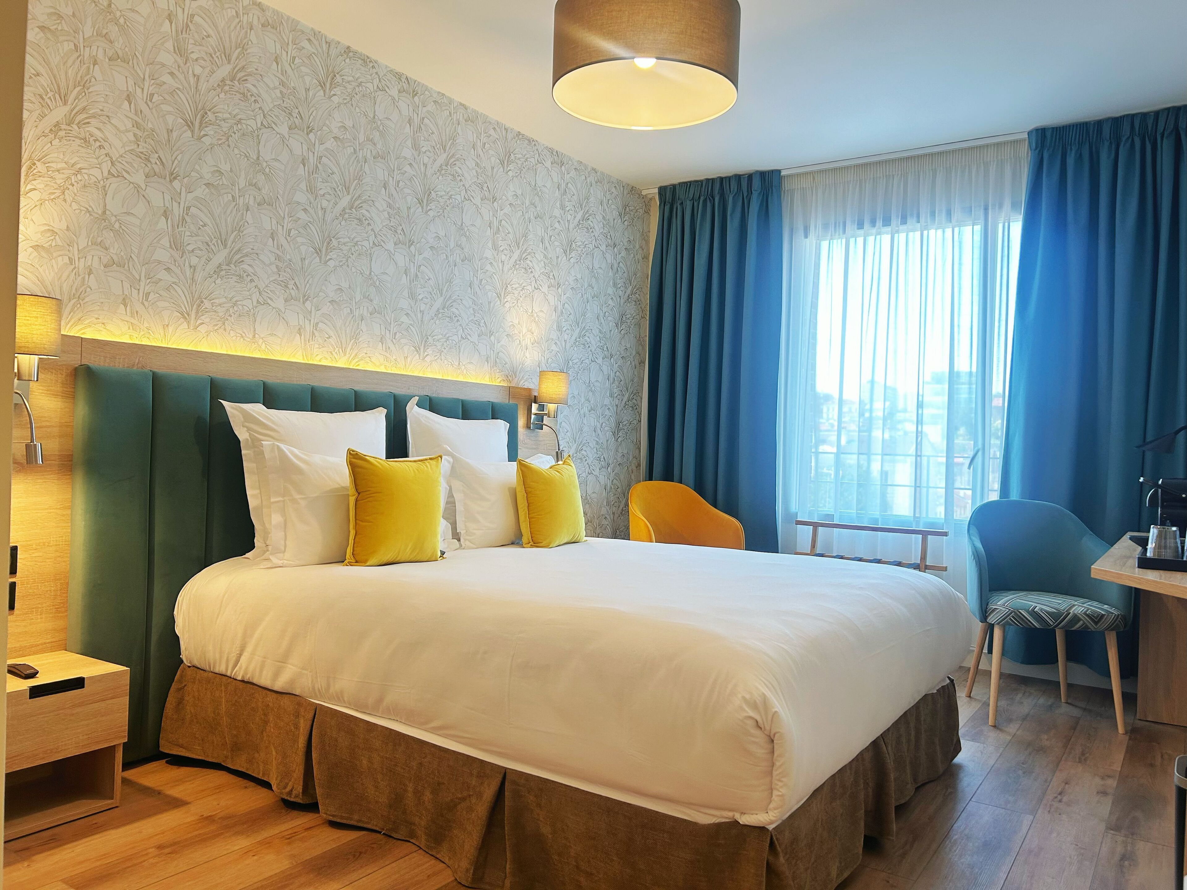 标准房, 1 张大床, 城市景观 | 客房内保险箱、办公桌、遮光窗帘、熨斗/熨衣板