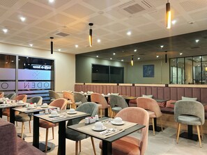 Päivittäinen buffetaamiainen (14 EUR per henkilö)