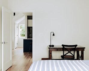 4 slaapkamers, een strijkplank/strijkijzer, gratis wifi, beddengoed