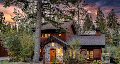 Encore Cottage @ Tamarack Resort | Cozy Ski In/Out | AC | Hot Tub