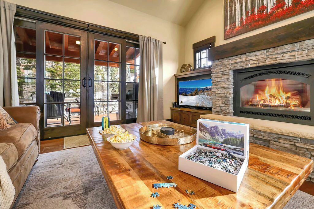 Smart TV, fireplace, DVD player