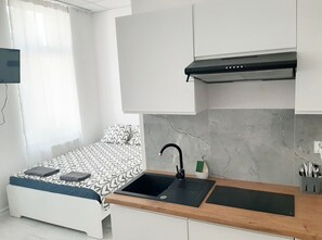 1 habitación, tabla de planchar con plancha, wifi y ropa de cama