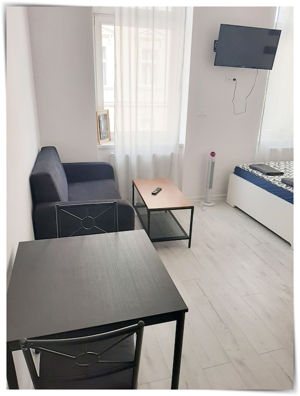 1 chambre, fer et planche à repasser, Wi-Fi, literie fournie