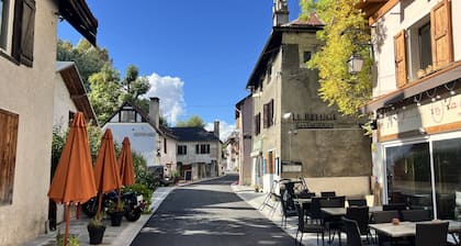 Spacious 6-Room Chalet for 10, Private Garden, Near Serre Chevalier Pistes