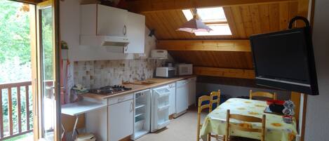 Frigorífic, microones, forn i placa de cuina