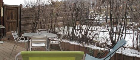 屋外ダイニングエリア