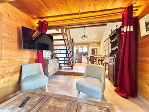 TV - Renovated Chalet with Mont Charvin View and WiFi (Crest-Voland)