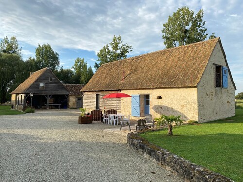 Riverside Retreat: Charming Cottage Near Le Mans – Fishing, Hiking & Equestrian Activities