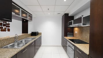 Deluxe Apartment, 2 Bedrooms | Private kitchenette | Fridge, microwave, oven, dishwasher