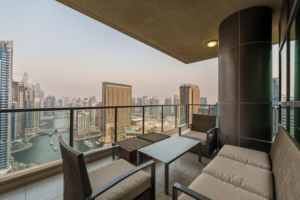 Balcony view - Maison Privee - Dreamy Apt with Jaw-Dropping Marina Views (Dubai)