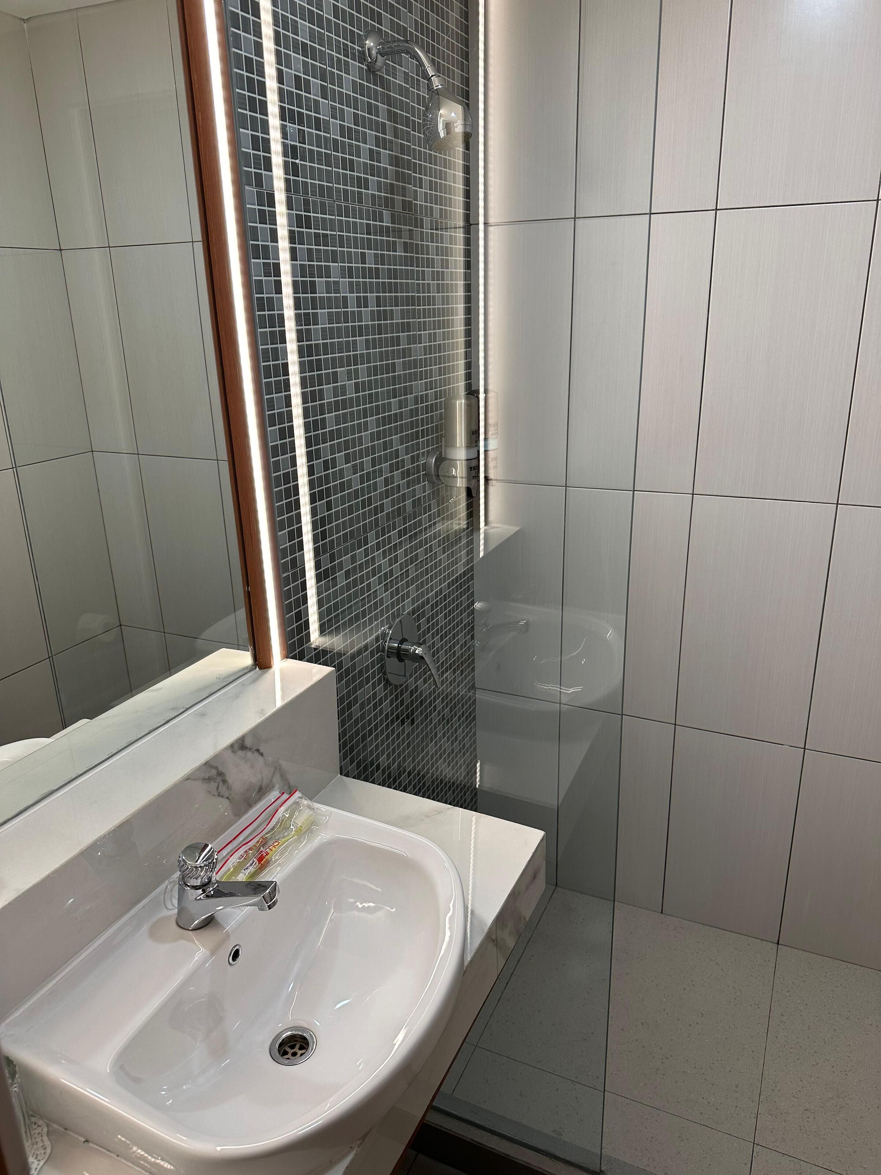Superior Room | Bathroom | Free toiletries, slippers