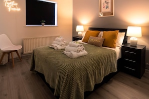 House, 3 Bedrooms, Patio - Get Away Home With Hot Tub Sleeps 6 (Peacehaven)