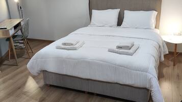 Standard Apartment | 2 bedrooms, in-room safe, blackout drapes, iron/ironing board