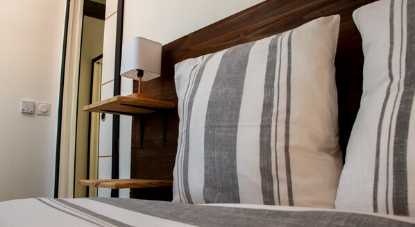 3 bedrooms, desk, iron/ironing board, travel cot