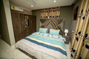 3 chambres, fer et planche à repasser