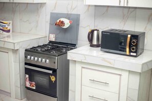 Fridge, oven, stovetop