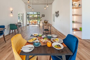 Desayuno completo incluido todos los días