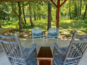 Terrace/patio - Heaven’s Oasis- Riverfront cabin with hot tub! (Luray)