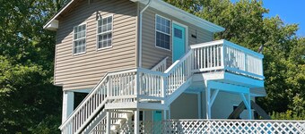 Heaven’s Oasis- Riverfront cabin with hot tub!