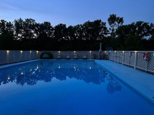 Heaven’s Oasis- Riverfront cabin with hot tub!