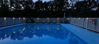 Heaven’s Oasis- Riverfront cabin with hot tub!