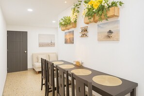 Casa, 6 habitaciones | Comedor