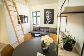 Dining - Vibrant Apartment on Bustling Street, Above a Restaurant - Perfect for Tourists, (Stavanger)