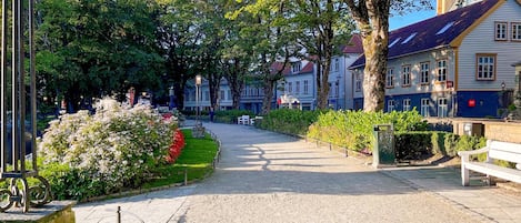 Apartment, 2 Bedrooms, Terrace, City View | Property grounds