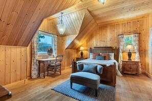 6 bedrooms, desk, iron/ironing board, WiFi