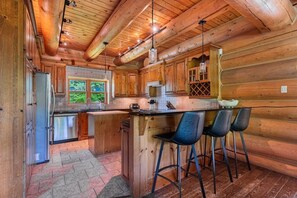 Coffee/tea maker, fridge, microwave, oven - Fiddler Lake Resort - Moose 46 (Mille-Isles)