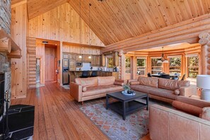 TV, fireplace - Fiddler Lake Resort - Rabbit 66 (Mille-Isles)