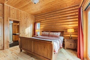 5 bedrooms, iron/ironing board, WiFi, bed sheets