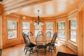 Dining - Fiddler Lake Resort - Deer 61 (Mille-Isles)