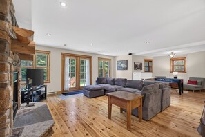 TV, fireplace