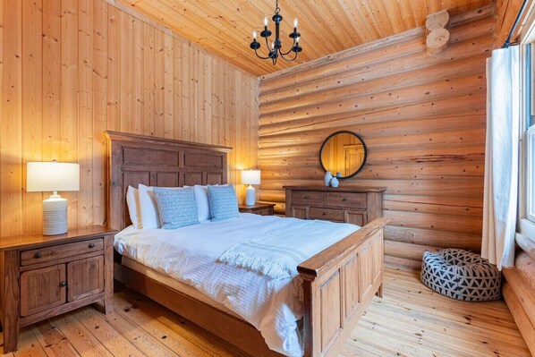 4 bedrooms, desk, iron/ironing board, WiFi