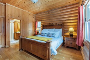 4 bedrooms, desk, iron/ironing board, WiFi