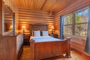 4 Schlafzimmer, Schreibtisch, Bügeleisen/Bügelbrett, WLAN