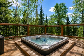 Outdoor spa tub - Fiddler Lake Resort - Deer 84 (Mille-Isles)