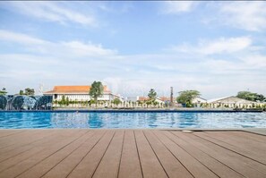 Outdoor pool - Mahadara by Kozystay (Bandung)