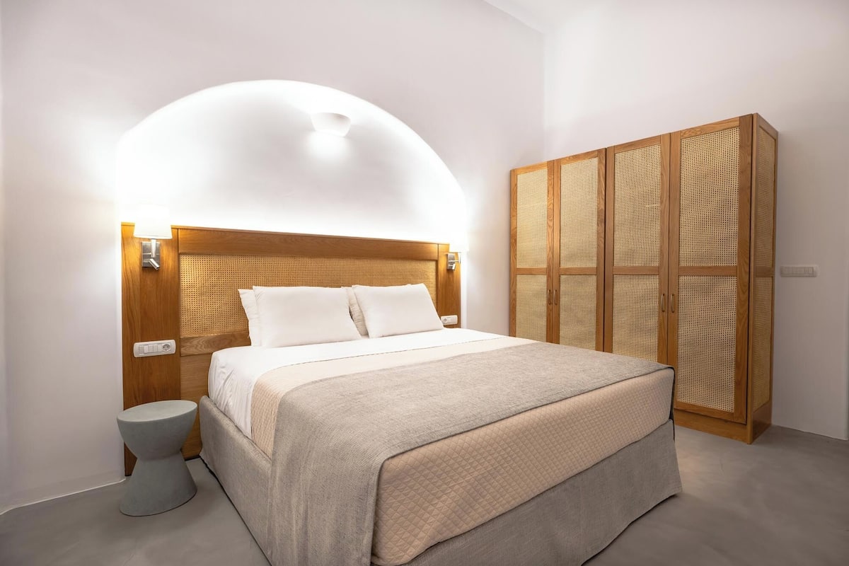Lava | 1 bedroom, in-room safe, blackout drapes, soundproofing