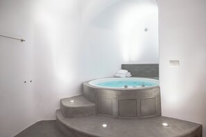 Two Bedroom Sea View Villa with Pool & Indoor Jacuzzi - Terra | In-room safe, blackout drapes, soundproofing, iron/ironing board