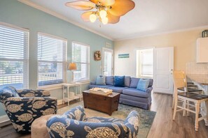 Smart TV - A Kure for the Sol short walk to the beach (Kure Beach)