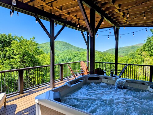 Wandering Bear - Hot Tub and Incredible Mtn Views