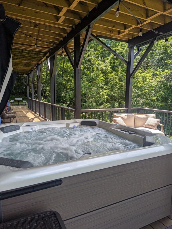 Outdoor spa tub